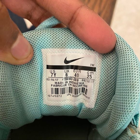 nike air uptempos - Picture 3 of 3